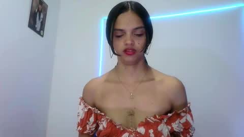 mia lucy 21 online show from September 24, 6:25 pm