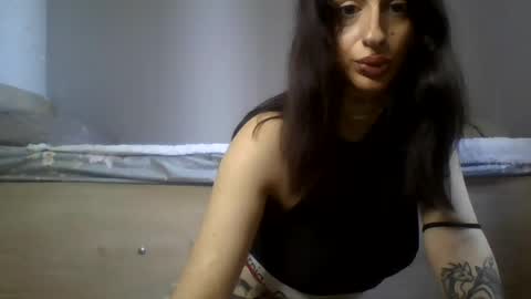 Mia online show from June 16, 9:46 am