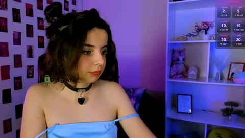 mia_mooon_ online show from July 13, 9:02 am