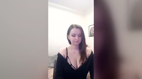 Mia online show from July 2, 11:31 pm