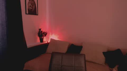 Mia online show from July 28, 2:13 pm