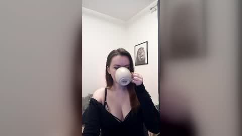 Mia online show from June 29, 10:20 pm