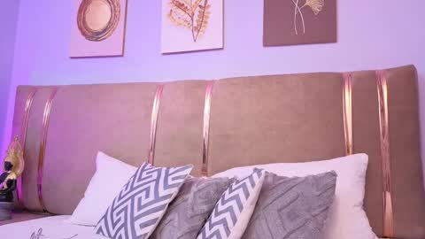 Mia online show from March 18, 12:11 pm