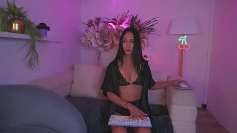 Mia online show from March 28, 11:22 am