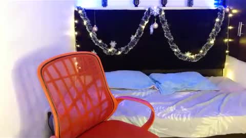 Mia  online show from December 7, 1:35 pm