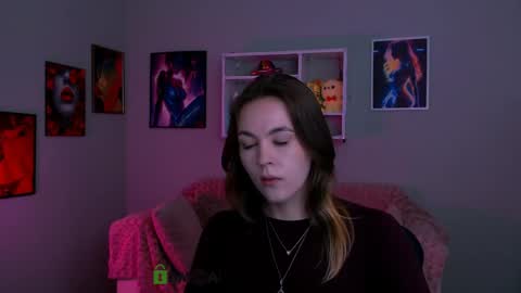 mia online show from April 18, 9:44 am