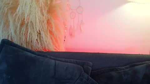 Mia online show from March 22, 7:07 pm