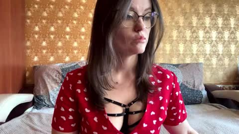 Mia online show from December 21, 5:03 am