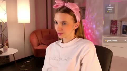 Mia online show from February 21, 6:38 am