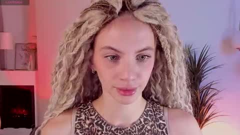 Mia online show from October 27, 6:24 am