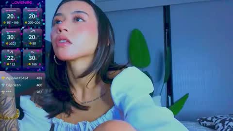 Mia online show from September 14, 4:19 pm