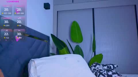 Mia online show from September 17, 2:42 pm