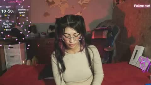 Mia online show from June 21, 9:59 am