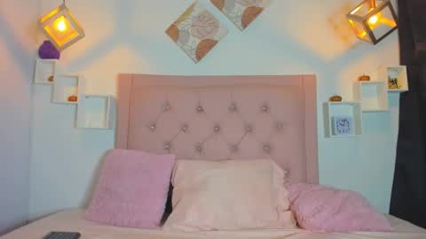 Mia Suarez online show from October 23, 1:51 am