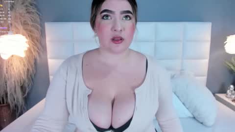 mia vixenn  online show from November 6, 4:37 am