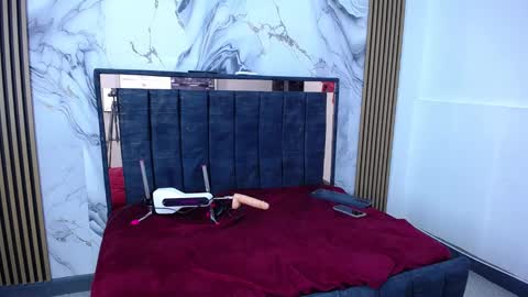 mia lopez online show from February 11, 3:21 am