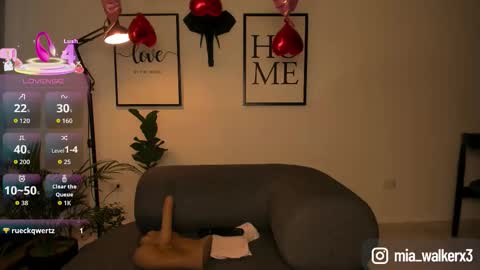 Mia online show from October 16, 9:35 pm