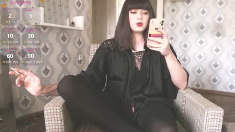 mia_wallase online show from November 11, 11:45 am