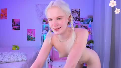 Mia online show from August 1, 3:30 am