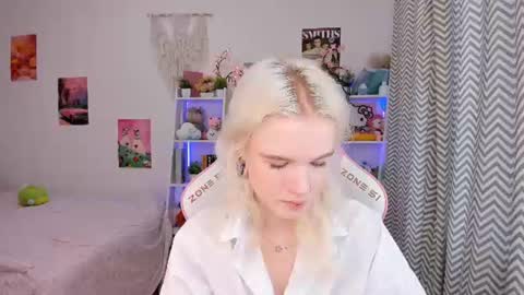 Mia online show from July 14, 3:11 am
