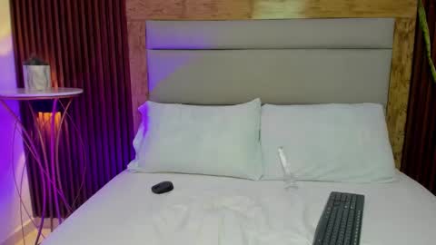 M I A online show from March 19, 2:39 am