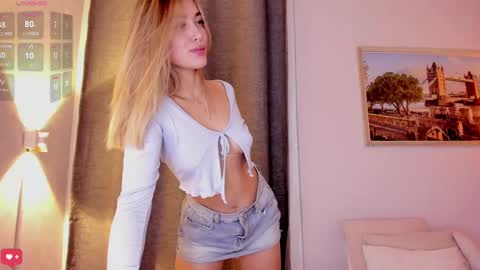 Mia White  online show from October 7, 1:51 pm