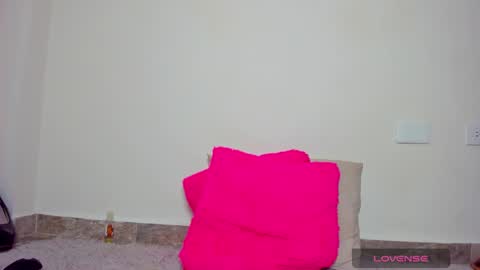 MIA INDEPENDENT MODEL  online show from December 24, 10:55 am