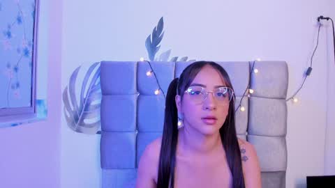 Snapshot of miaa_06 chatting on January 25, 3:51 am mia  nicolle online show from January 25, 3:51 am