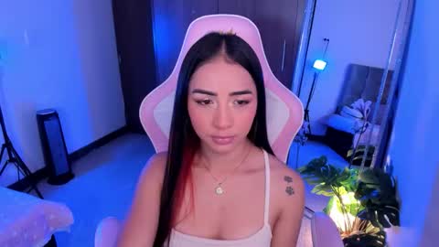 mia  nicolle online show from February 8, 3:10 am