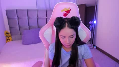 Snapshot of miaa_06 chatting on September 18, 11:20 pm mia  nicolle online show from September 18, 11:20 pm