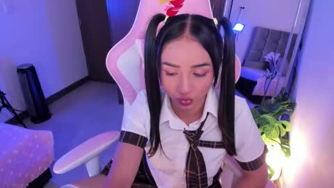 Snapshot of miaa_06 chatting on October 7, 3:35 am mia  nicolle online show from October 7, 3:35 am