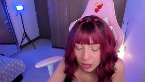 mia  nicolle online show from November 11, 4:25 am