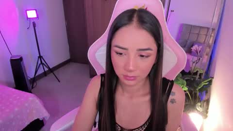 Snapshot of miaa_06 chatting on October 21, 2:38 am mia  nicolle online show from October 21, 2:38 am