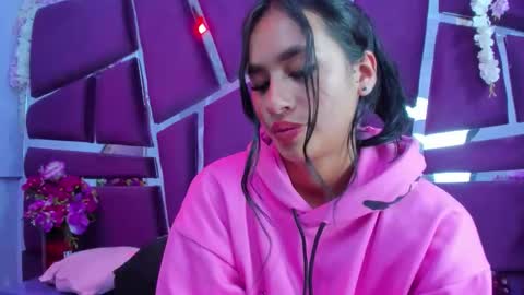 miaa_davis_ online show from February 27, 7:01 am