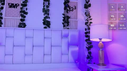 Mia online show from April 7, 11:34 am