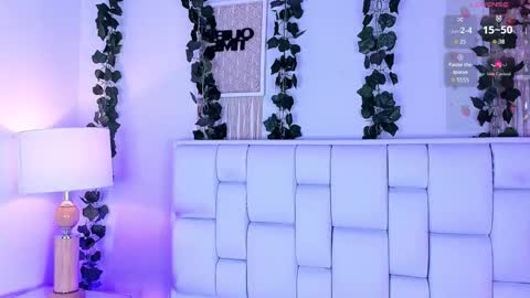 Mia online show from March 4, 11:29 am