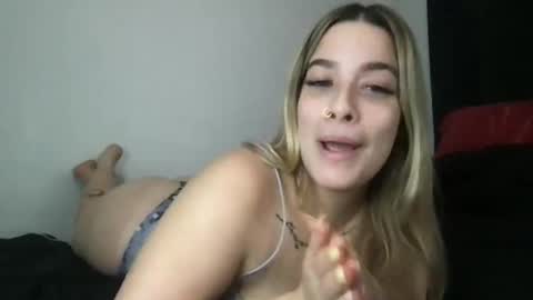 Mia Moji online show from November 16, 2:41 pm