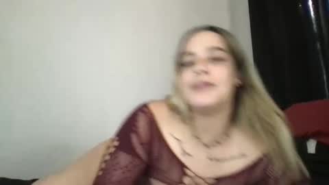 Mia Moji online show from November 5, 2:30 pm