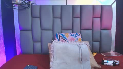 Mia online show from September 11, 12:06 pm