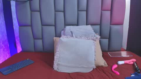 Mia online show from September 19, 12:20 pm