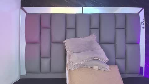 Mia online show from February 23, 12:07 pm