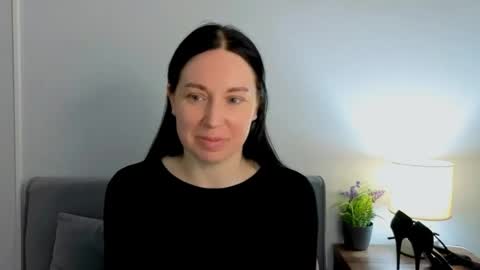 Mia online show from March 21, 4:22 pm