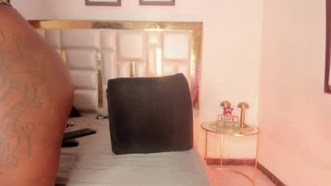 Mia  online show from April 18, 1:07 am