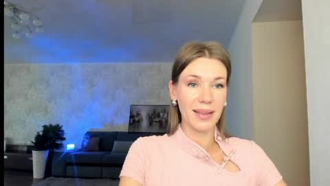 Mia online show from May 15, 5:05 am