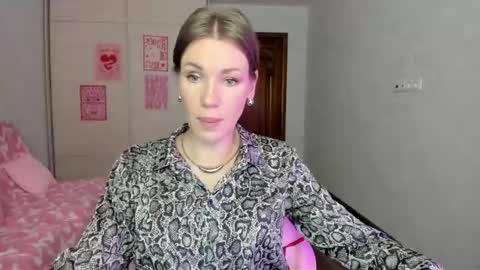 Mia online show from April 29, 6:07 am