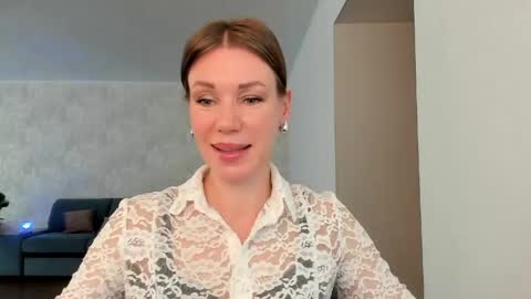 Mia online show from May 6, 5:02 am