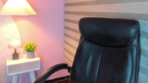 miabunny   online show from May 20, 3:47 am