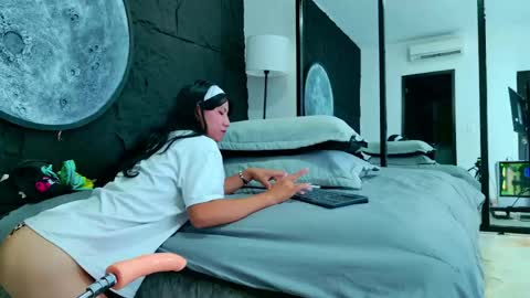 miacortes_ online show from June 5, 8:58 pm