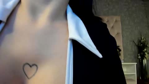 miahartx online show from February 12, 7:01 am