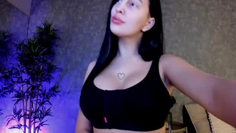 miahartx online show from February 3, 6:40 am